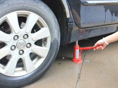 ls it hard to change tires yourself?